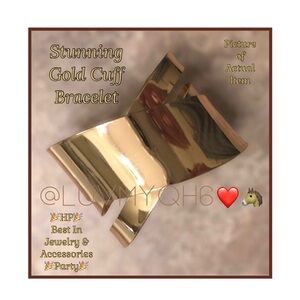 Gold Cuff Bracelet 🎉HP🎉